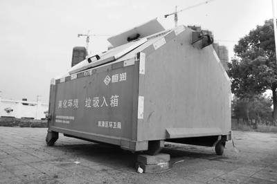 邵阳晚报电子版_2014-11-24_新闻 社区_邵阳大道环卫设施屡遭"黑手"